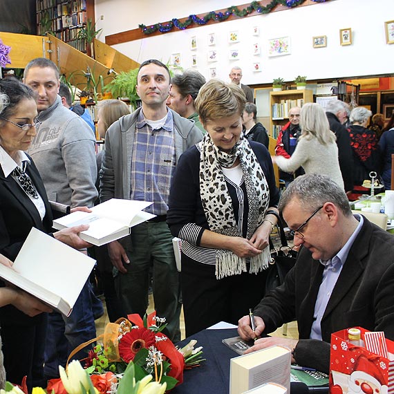 „Piłem w Spale, spałem w Pile”- Artur Andrus w bibliotece w Międzyzdrojach