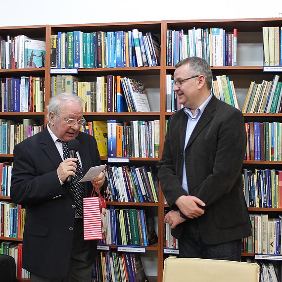 „Piłem w Spale, spałem w Pile”- Artur Andrus w bibliotece w Międzyzdrojach