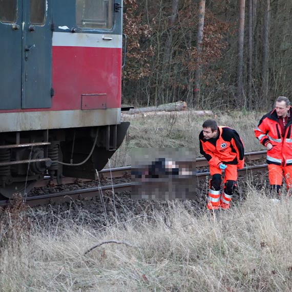 �miertelny wypadek na torach. Poci�g osobowy �miertelnie potr�ci� 15-letniego ch�opca. 