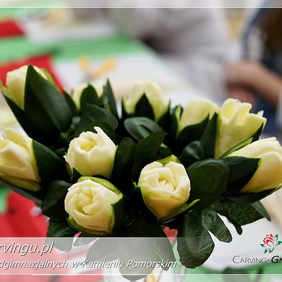 Uczniowie Zespo�u Szk� Ponadgimnazjalnych w Kamieniu Pomorskim od mistrz�w uczyli si� carvingu