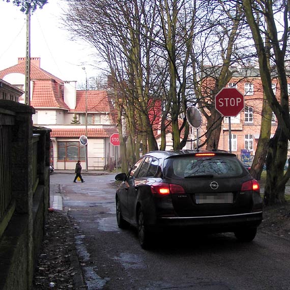 Czytelnik: Czy tutaj znak stop rzeczywi�cie jest potrzebny