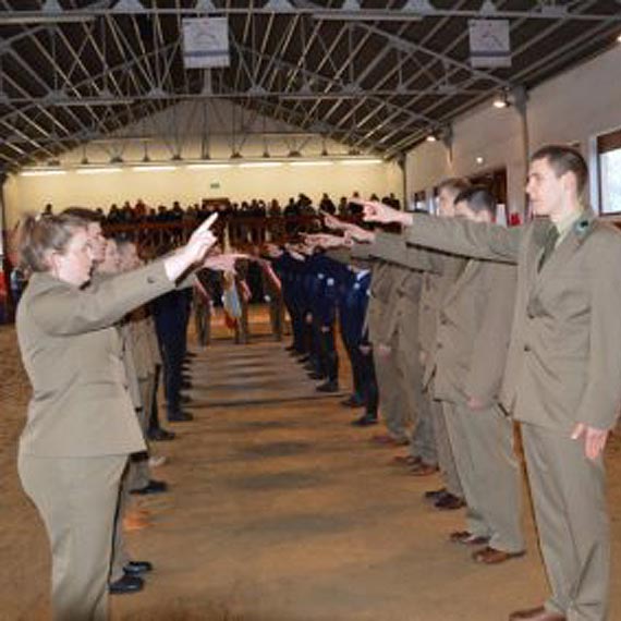  �lubowanie i pasowanie uczni�w klasy pierwszej