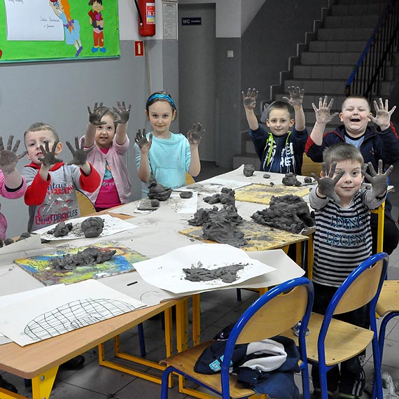 Zajęcia rzeźbiarskie w ramach Artystycznego Kulturobusu