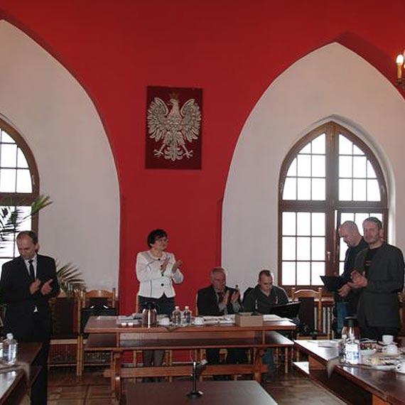 Policja przekazała unikatowe figurki do kamieńskiego muzeum