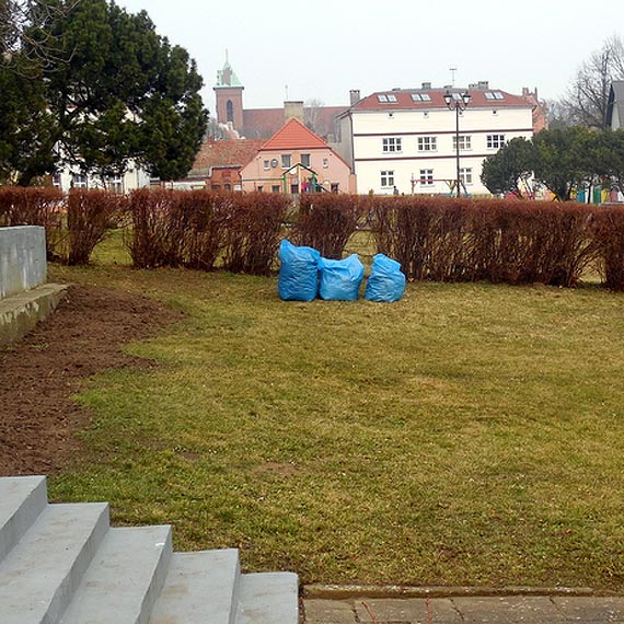 Plac 5 Marca porządkowany przed jutrzejszym świętem