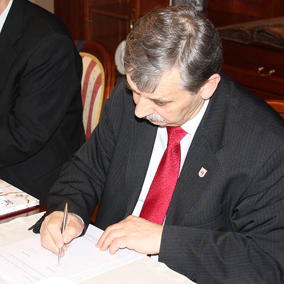 Umowa na budowę drogi Ładzin-Rabiąż-Domysłów - podpisana